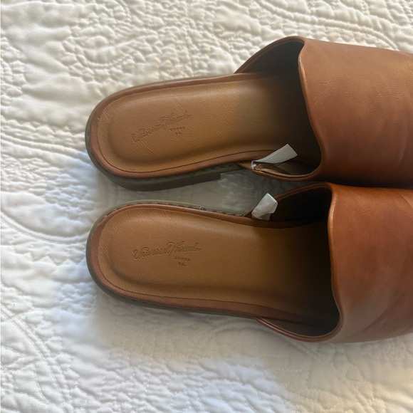 Universal Thread Shoes - Picture 4 of 5